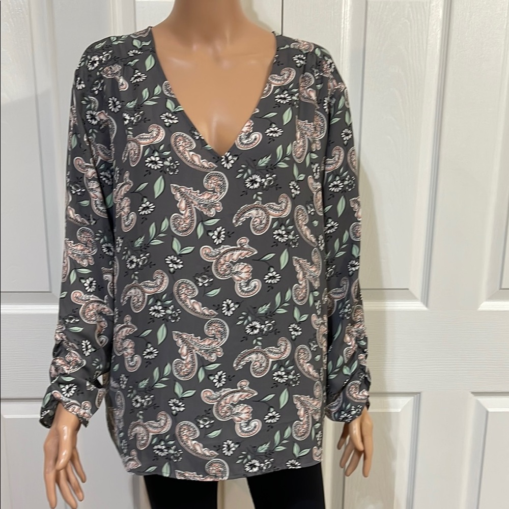 LOFT Gray and Black Relaxed Blouse with Full Sleeves